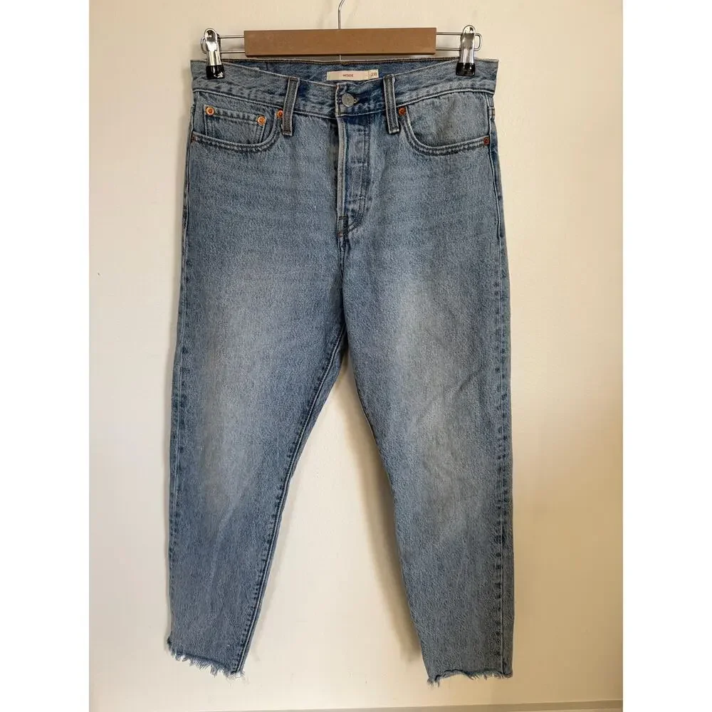 Levi's Premium Denim Wedgie Jeans Button-Fly Size 28‎ Light Wash Fray Hem